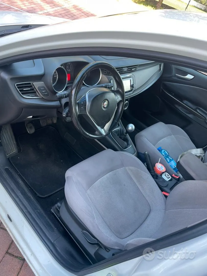 Alfa Romeo Giulietta 2015 photo 5