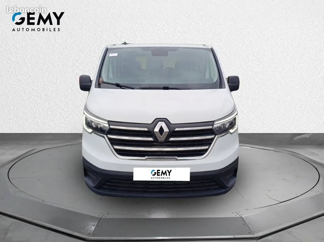 Renault Trafic 2024 photo 2