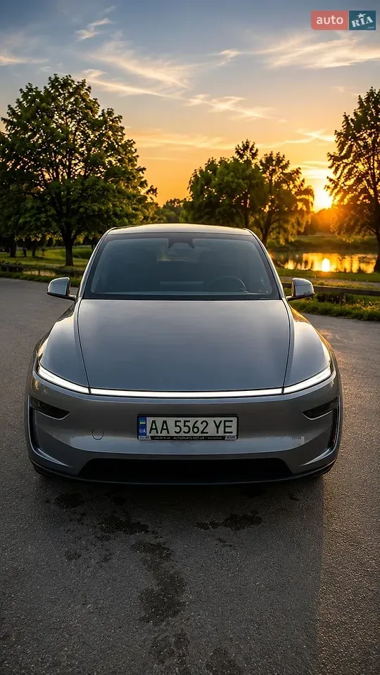 Tesla Model Y 2025 photo 2