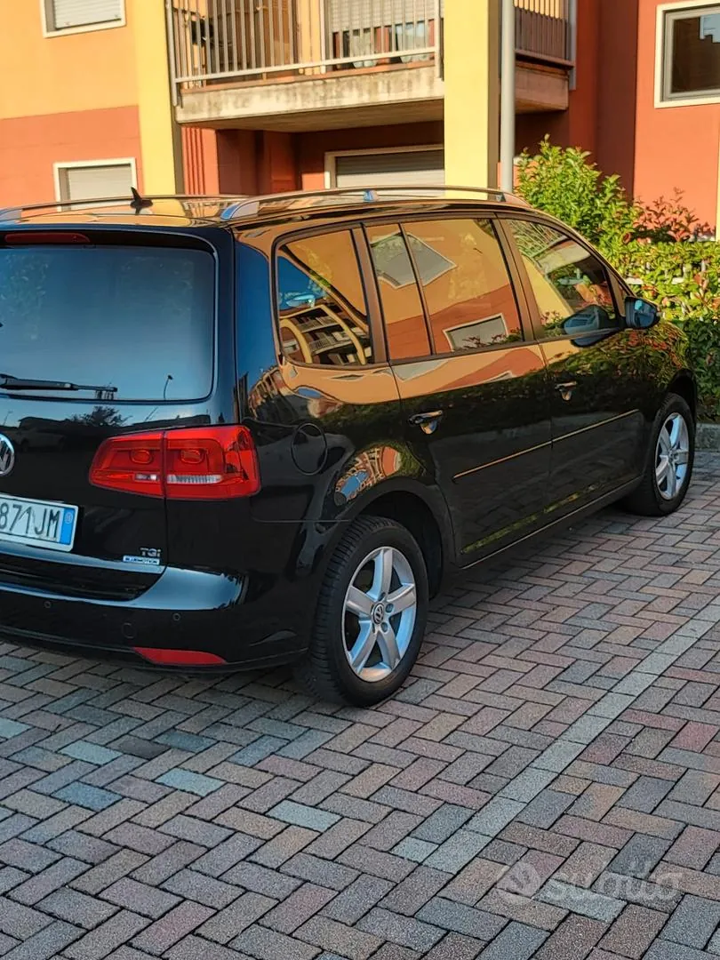 Volkswagen Touran 2015 photo 2