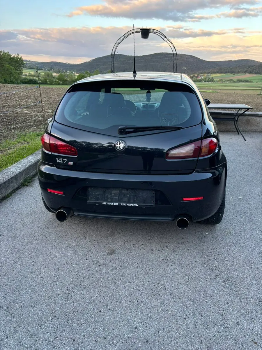 Alfa Romeo 147 2008 photo 2