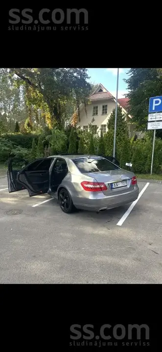 Mercedes-Benz E220 2011 photo 4