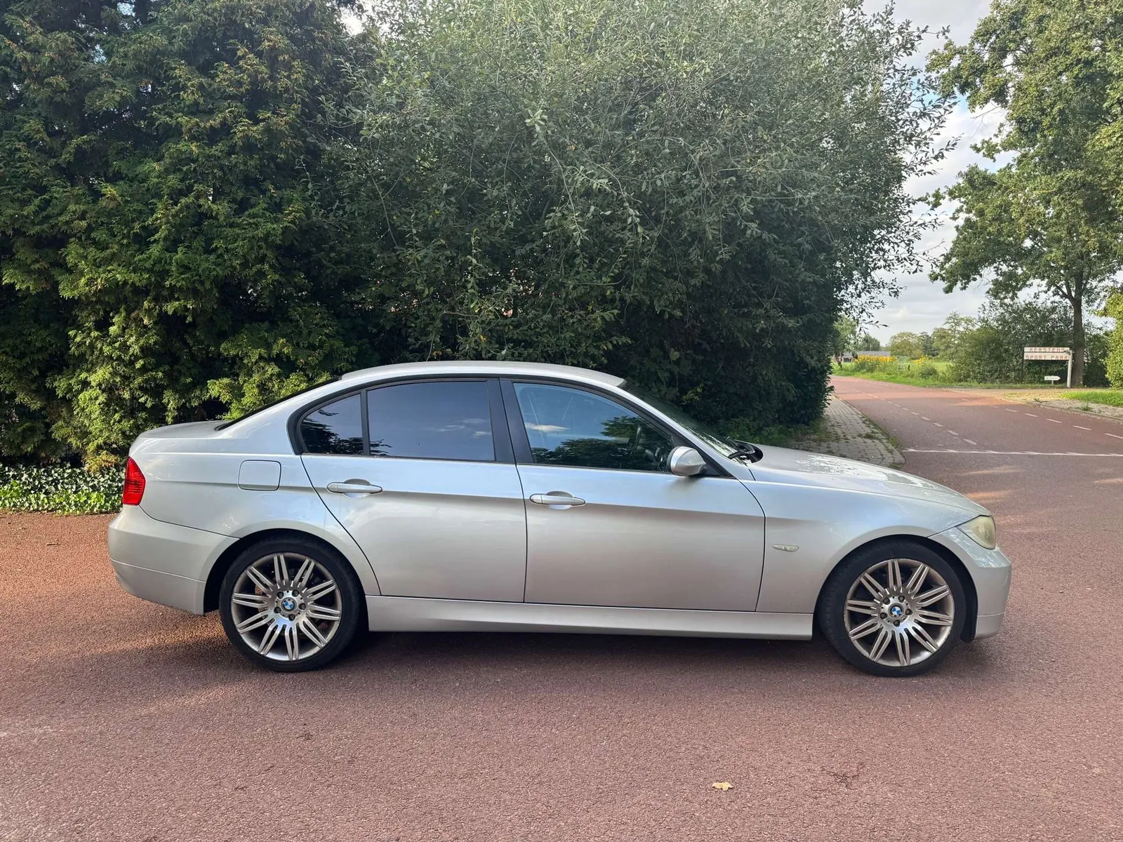 BMW 318I 2006 photo 4