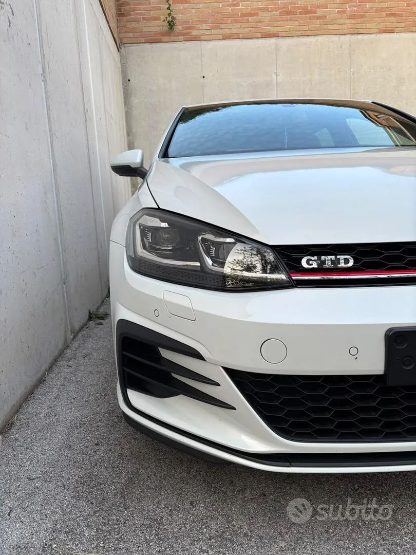 Volkswagen Golf 2019 photo 2