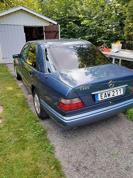 Mercedes-Benz E220 1994 photo 5