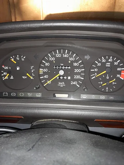 Mercedes-Benz E220 1994 photo 3