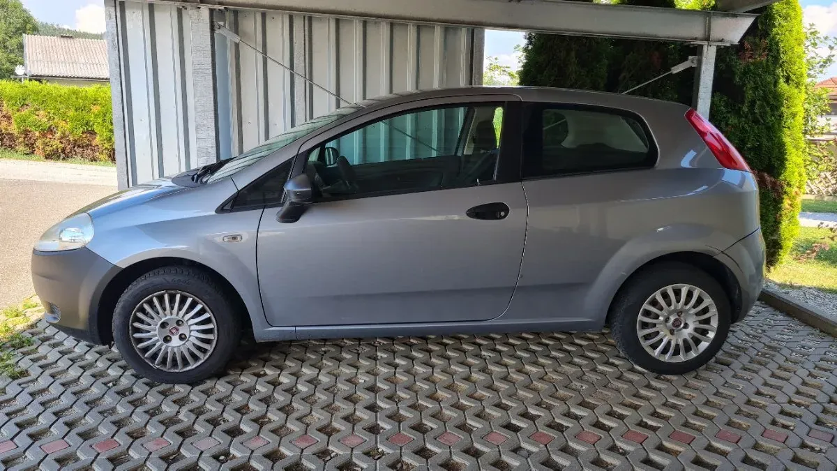 Fiat Punto 2009 photo 2