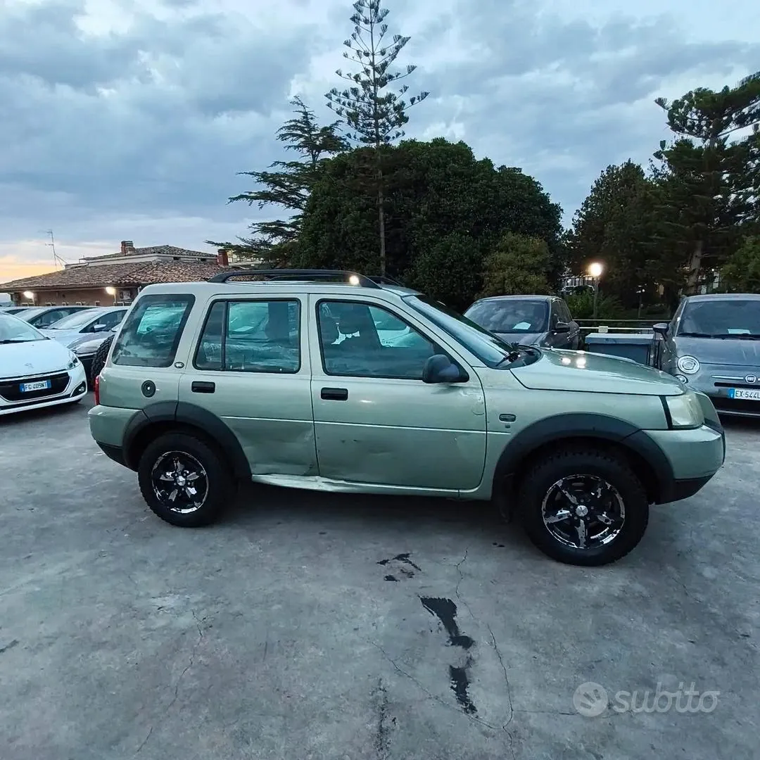 Land Rover Freelander 2004 photo 4