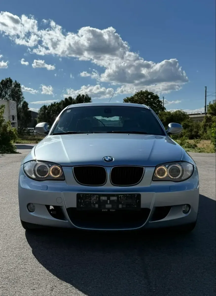 BMW 1 Series 2009 photo 2