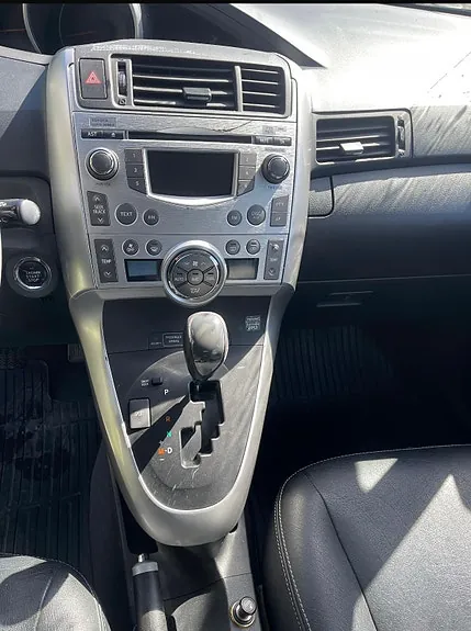 Toyota Verso 2010 photo 2