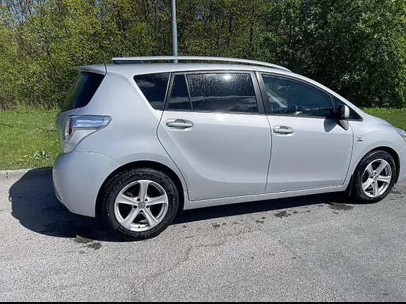 Toyota Verso 2010 photo 3