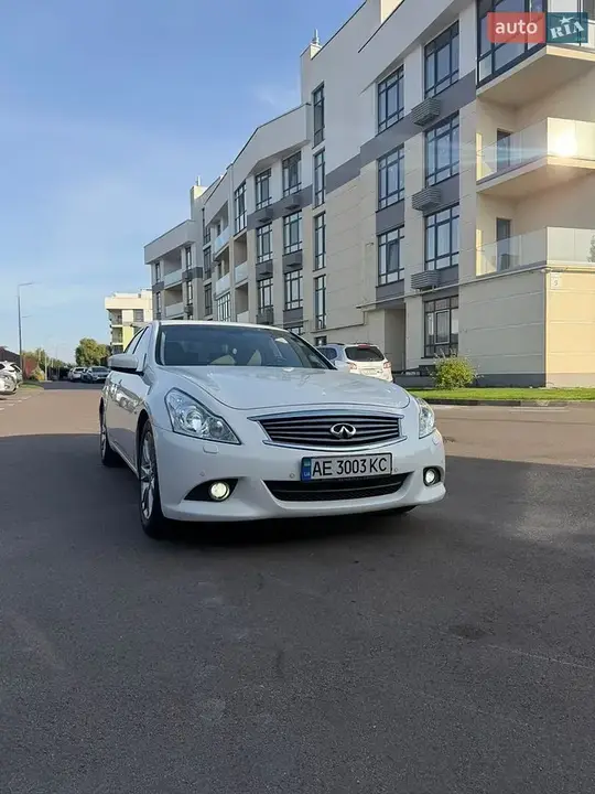 Infiniti G25 2011 photo 4