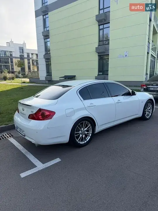 Infiniti G25 2011 photo 2