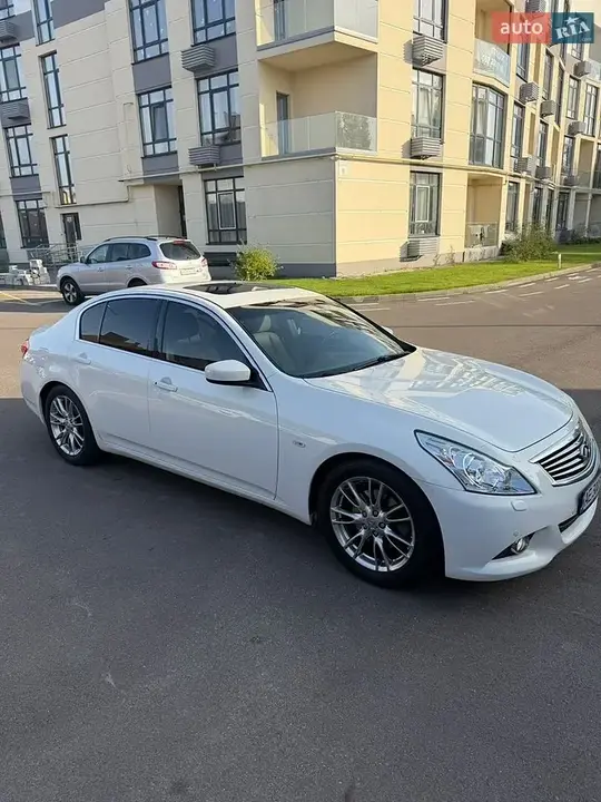 Infiniti G25 2011 photo 5