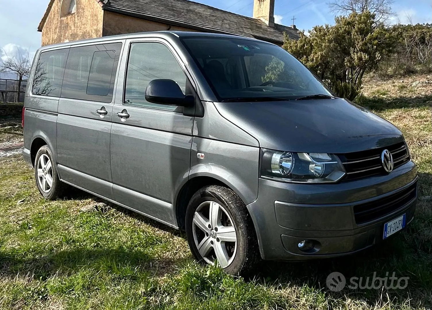 Volkswagen Multivan 2011 photo 2