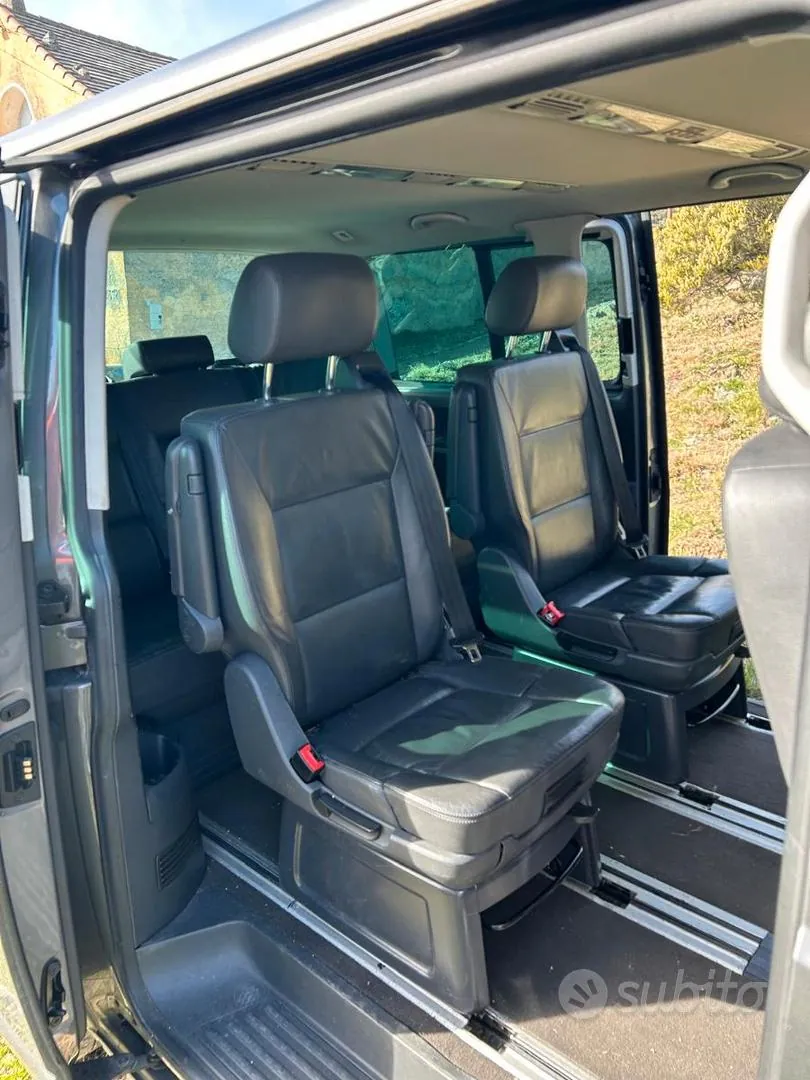 Volkswagen Multivan 2011 photo 4