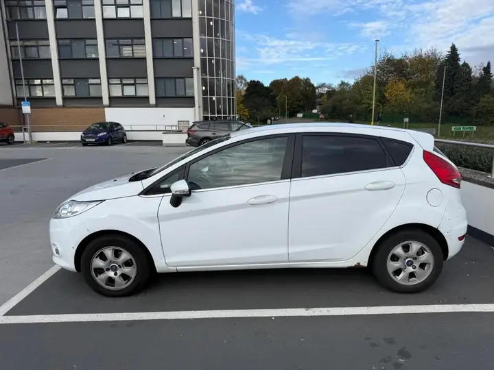 Ford Fiesta 2011 photo 4