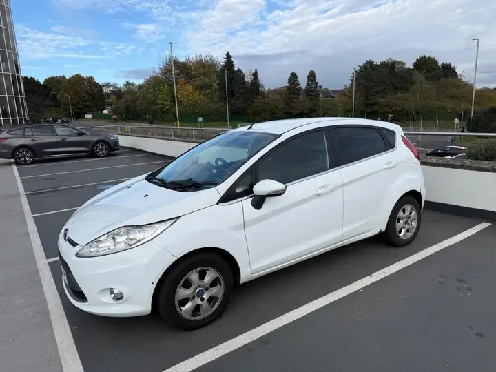 Ford Fiesta 2011 photo 3