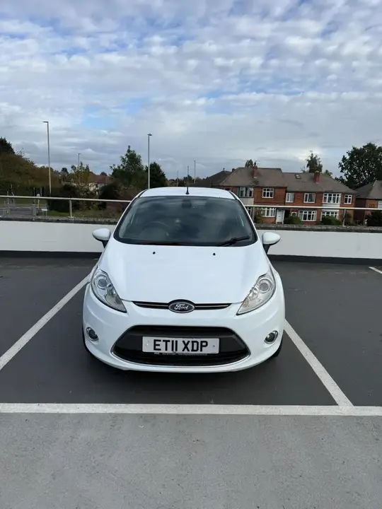 Ford Fiesta 2011 photo 2