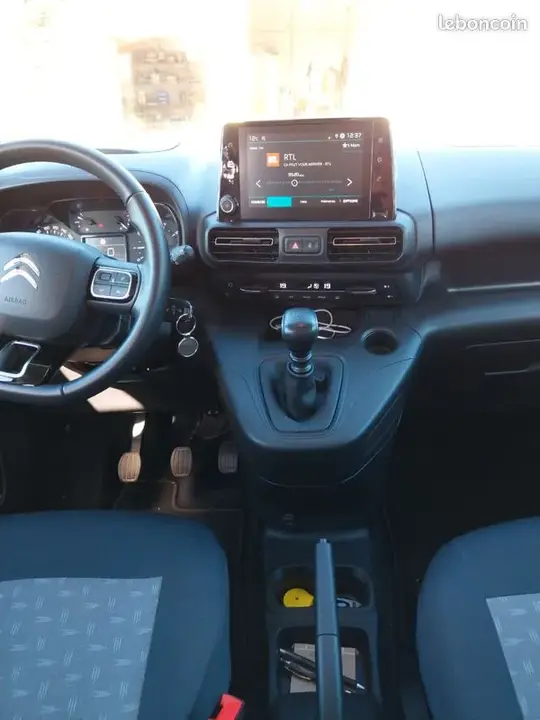 Citroen Berlingo 2023 photo 3