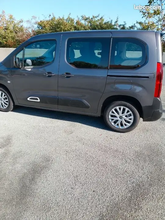 Citroen Berlingo 2023 photo 2