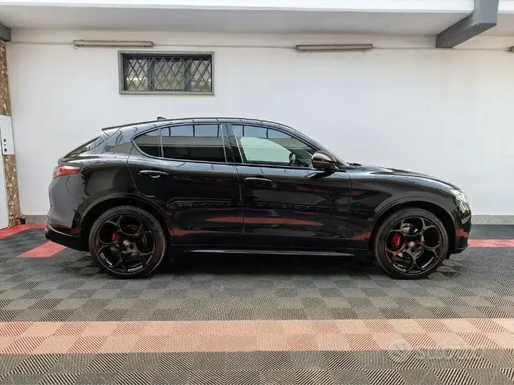 Alfa Romeo Stelvio 2025 photo 4