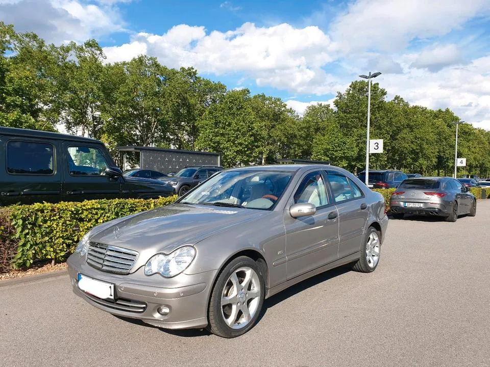 Mercedes-Benz C230