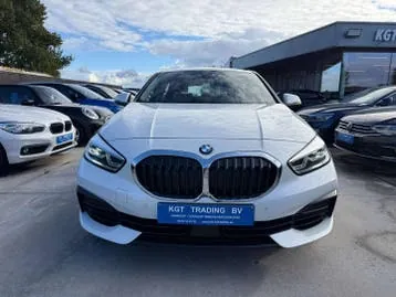 BMW 1 Series 2023 photo 2