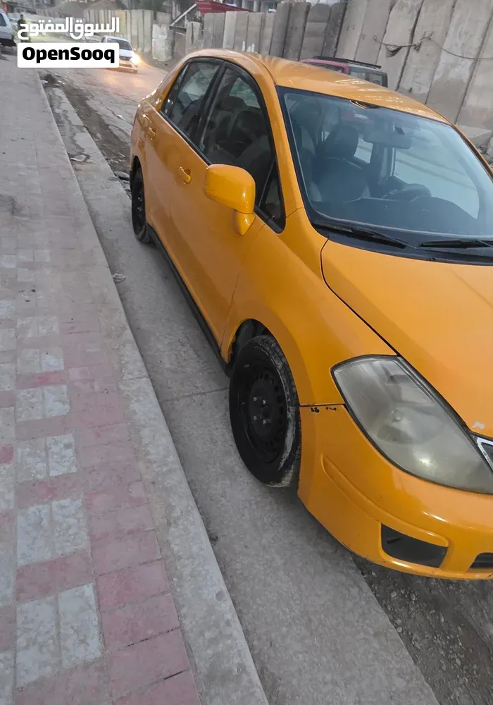Nissan Versa 2010 photo 2
