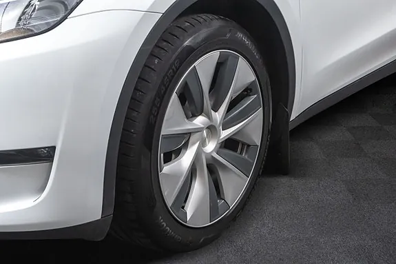 Tesla Model Y 2023 photo 5