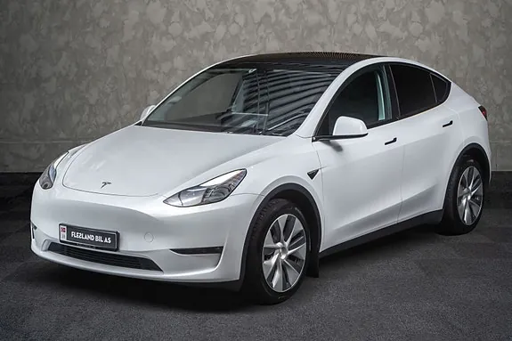 Tesla Model Y 2023 photo 2