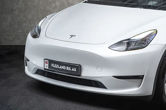 Tesla Model Y 2023 photo 3