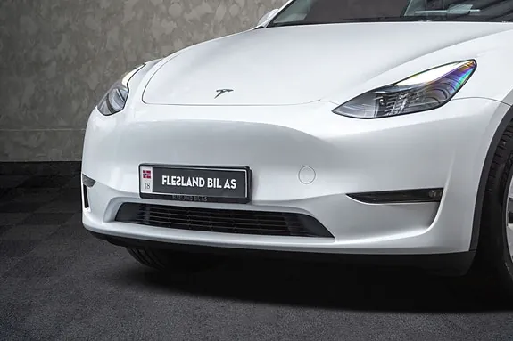 Tesla Model Y 2023 photo 4