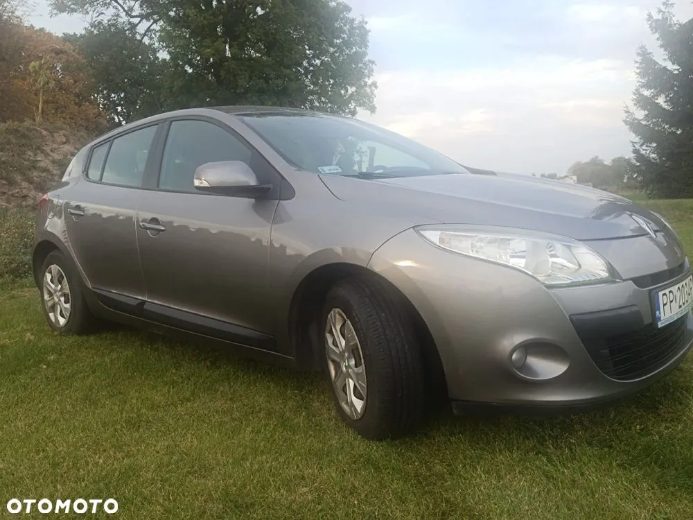 Renault Megane 2011 photo 2