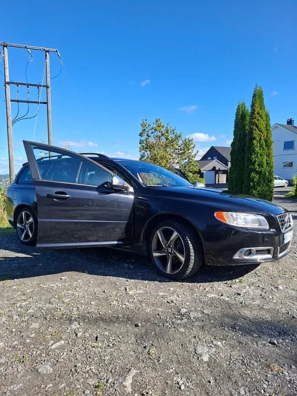 Volvo V70 2012 photo 2