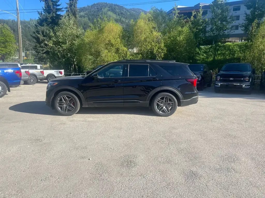 Ford Explorer 2026 photo 4