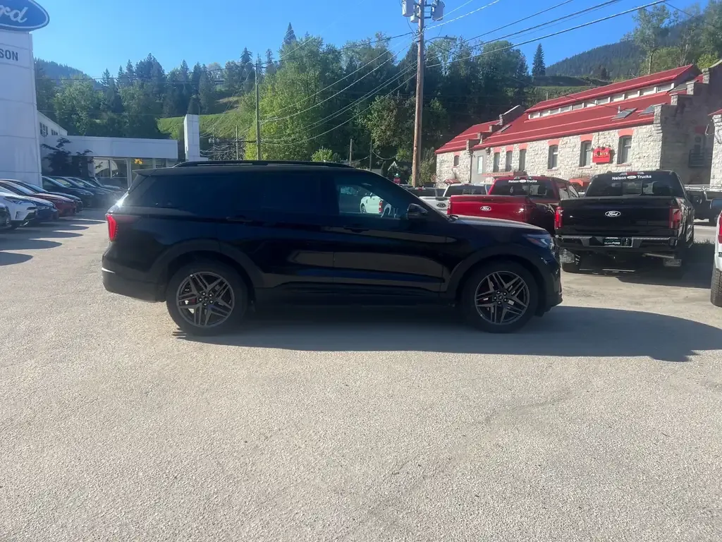 Ford Explorer 2026 photo 2