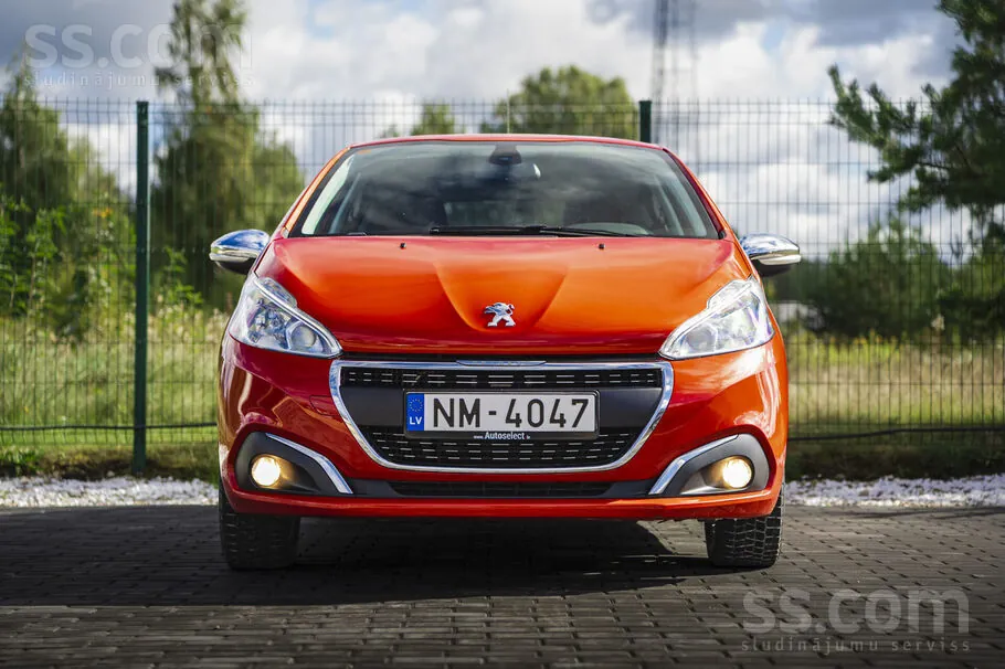 Peugeot 208 2014 photo 2