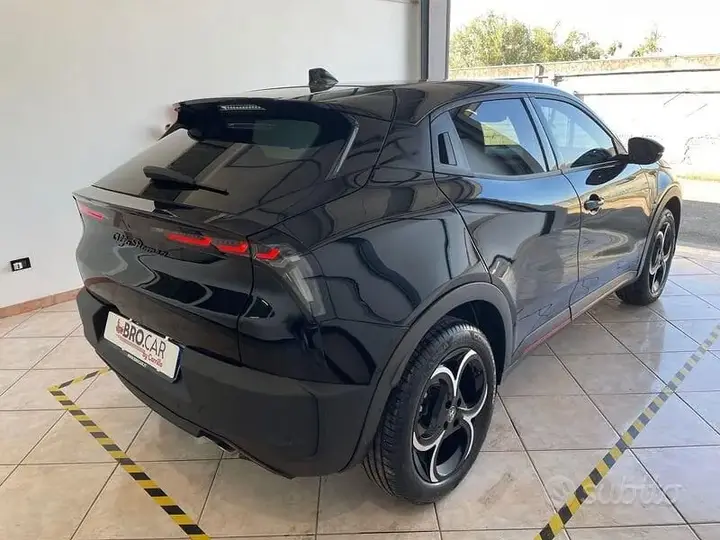 Alfa Romeo Junior 2025 photo 3