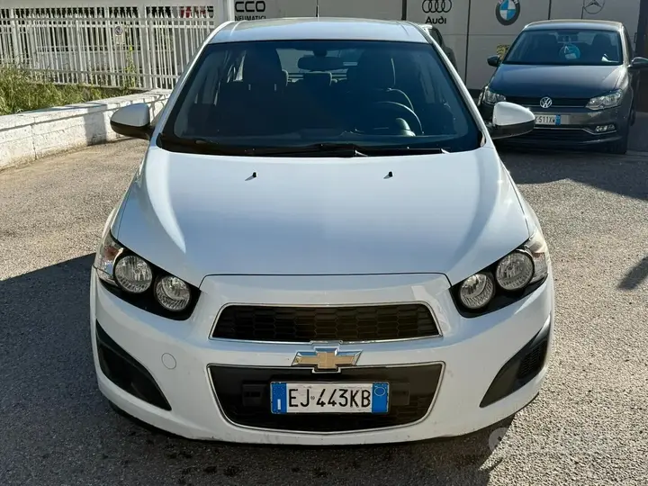 Chevrolet Aveo 2011 photo 2
