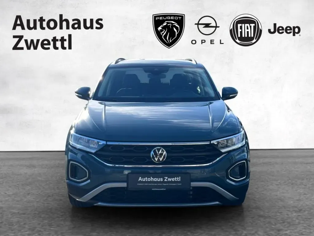 Volkswagen T-Roc 2023 photo 2