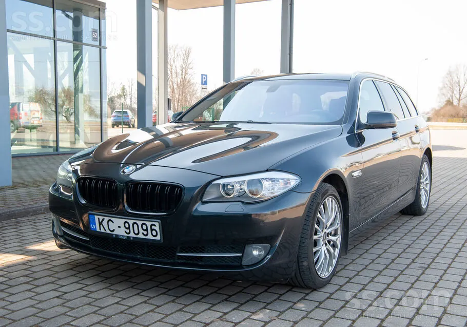 BMW 530 2011 photo 2