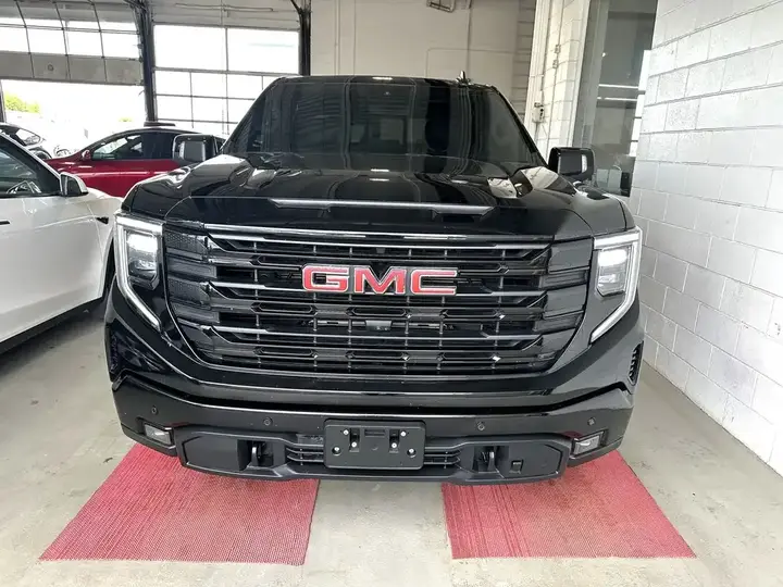 GMC Sierra 1500 2025 photo 2