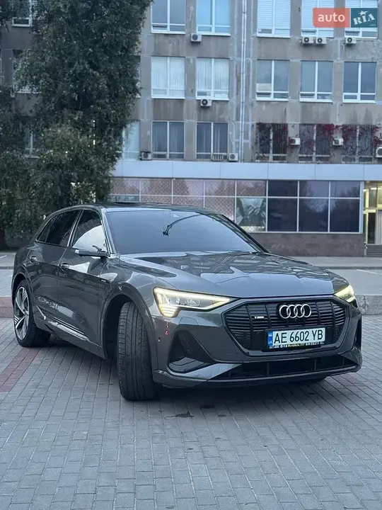 Audi E-Tron 2021 photo 2