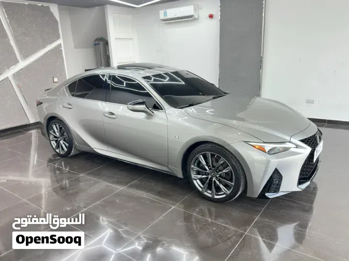 Lexus Is 350 2022 photo 3