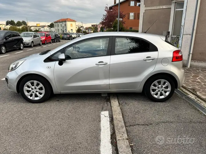 Kia Rio 2011 photo 2