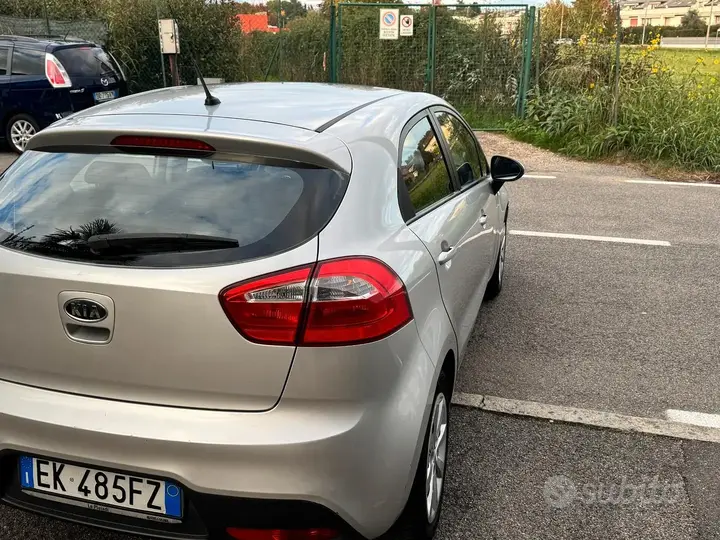Kia Rio 2011 photo 5