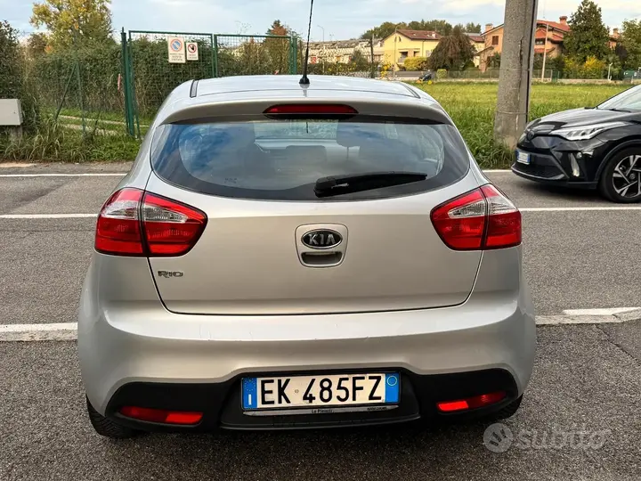 Kia Rio 2011 photo 4