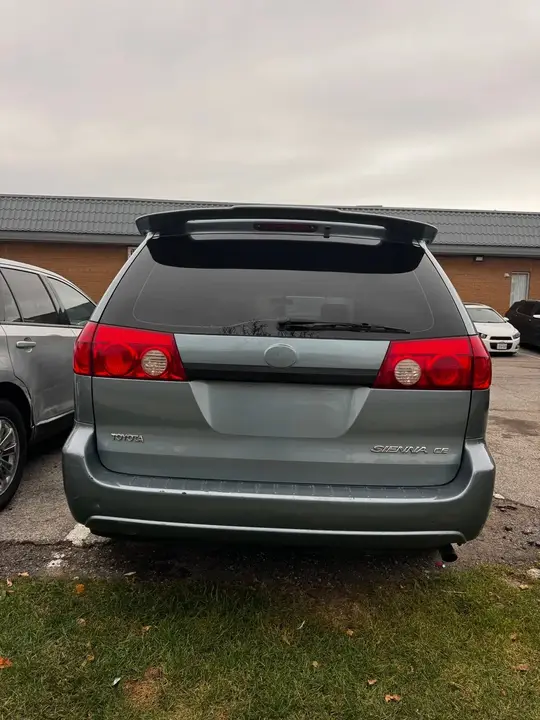 Toyota Sienna 2008 photo 4