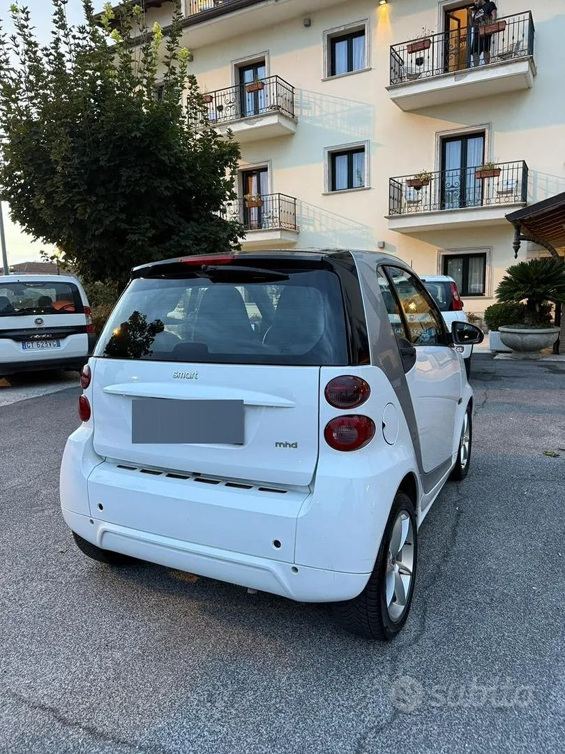 Smart Fortwo 2011 photo 2